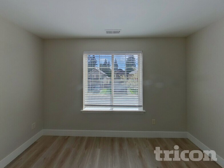 Building Photo - 11893 Dunhill Rd