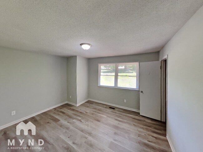 Building Photo - 4546 Lisa Dr