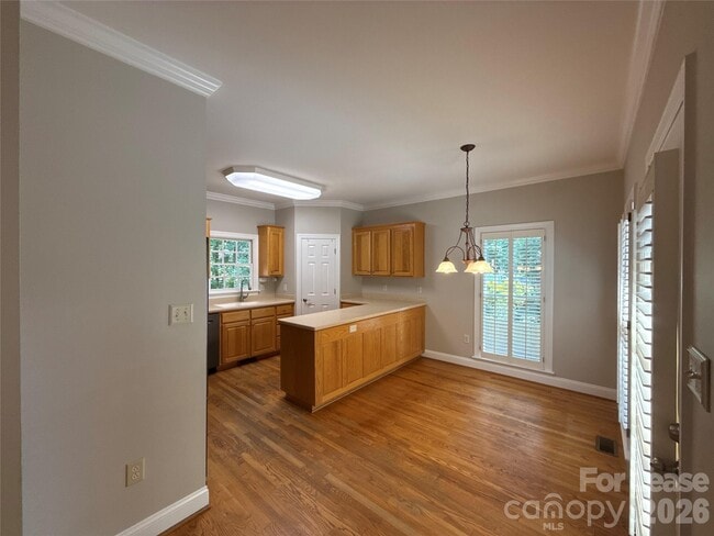 Building Photo - 2649 Willowbrook Dr