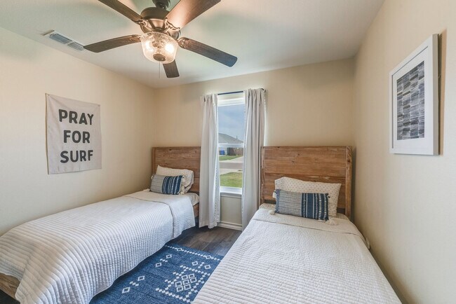 Building Photo - 3230 Creek Side Dr