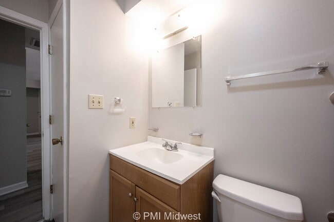 Building Photo - "Charming 2-Bed, 2-Bath Duplex in Prime Franklin Locale – Spacious 1,464 Sq Ft!"