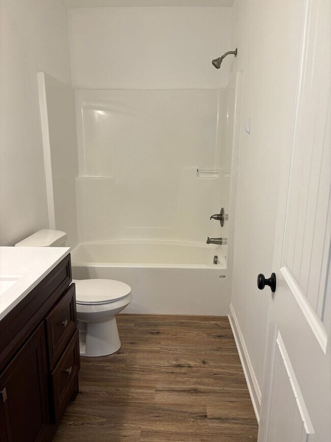 Building Photo - 3 Br 2 Ba