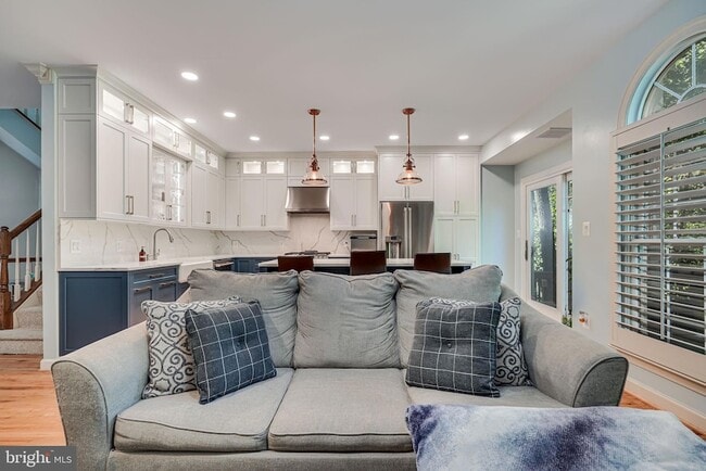 Building Photo - 150 Rees Pl