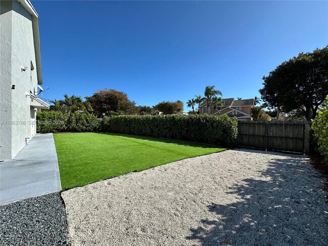 Building Photo - 21970 SW 97th Ct