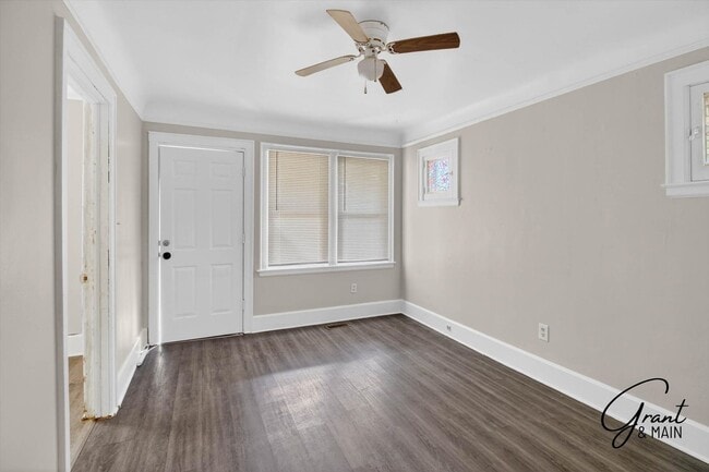 Building Photo - $1250 3 bedroom bungalow