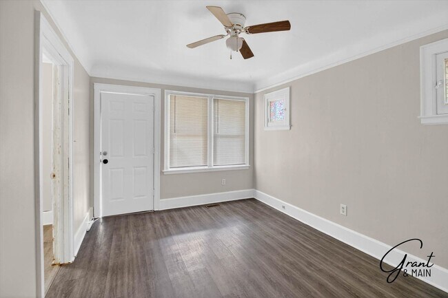 Building Photo - $1275 3 bedroom bungalow