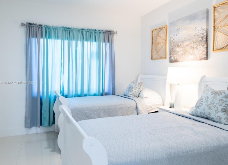 Building Photo - 1184 NW 2nd Ln