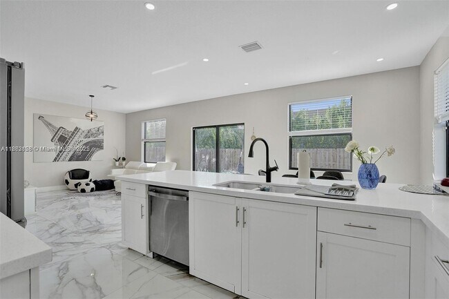 Building Photo - 268 NE 210th Way