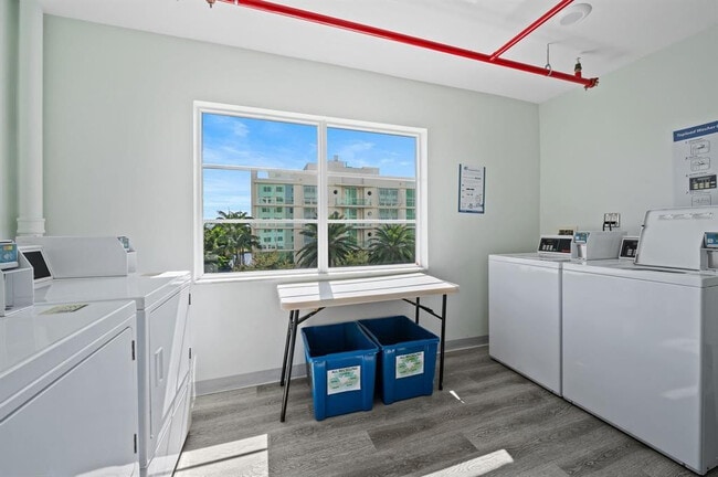 Building Photo - 340 Sunset Dr