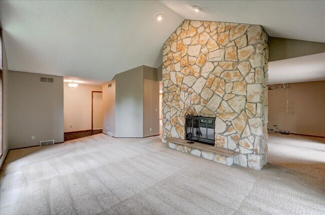 Building Photo - Parkwood Hills – Spacious 4 Bedroom, 3 Bat...