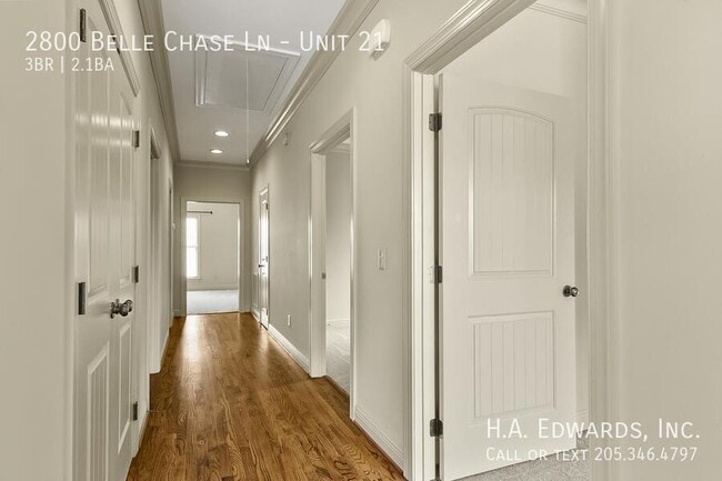 Building Photo - 2800 Belle Chase Ln