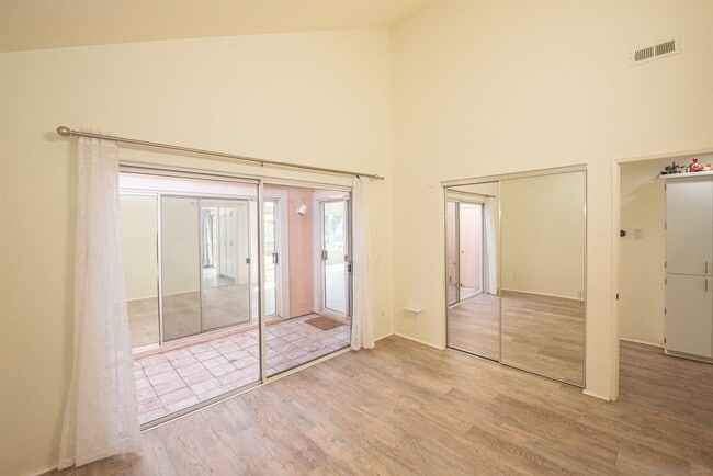 Building Photo - 11323 Caminito Corriente