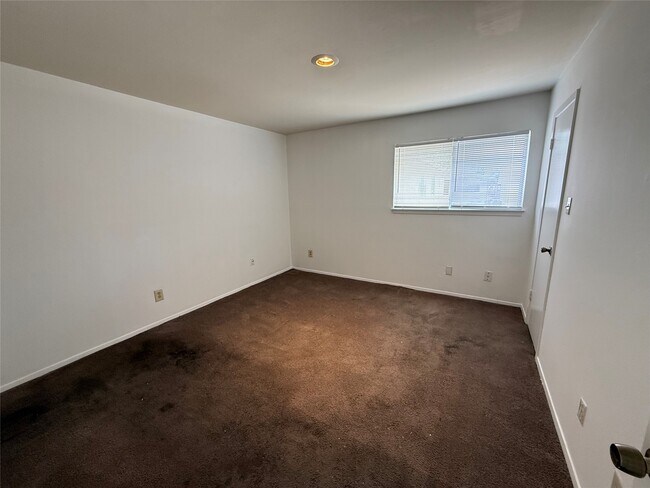 Building Photo - 8048 Sands Point Dr