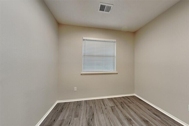 Building Photo - 16922 Colony Creek Dr
