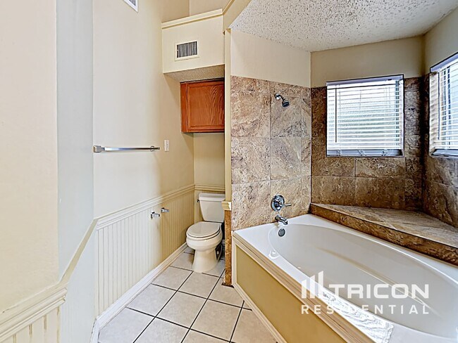 Building Photo - 6901 Driffield Cir