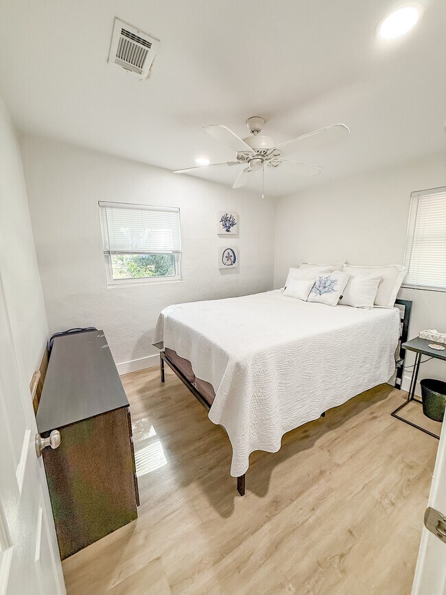 Building Photo - 76 Carson Dr NE