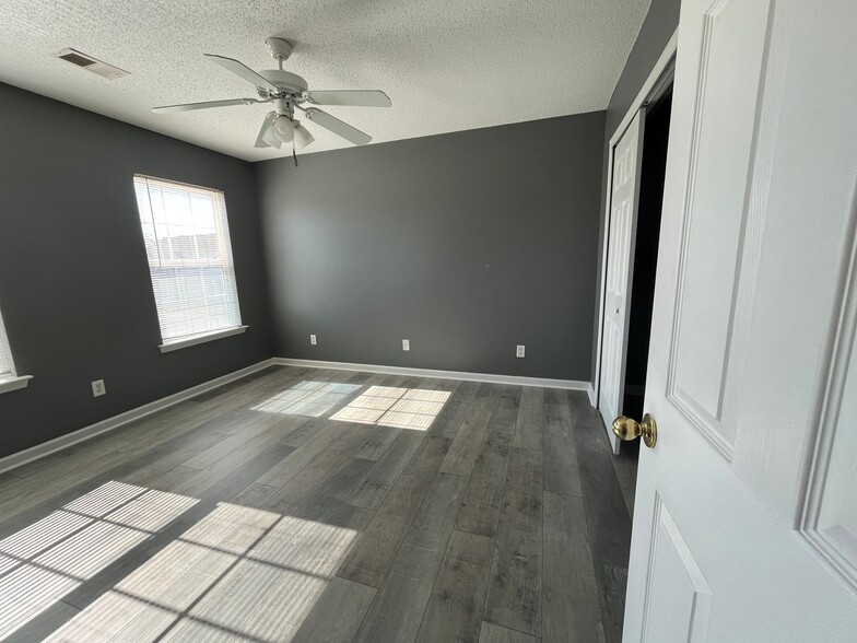 Building Photo - 57 Bearing Cir