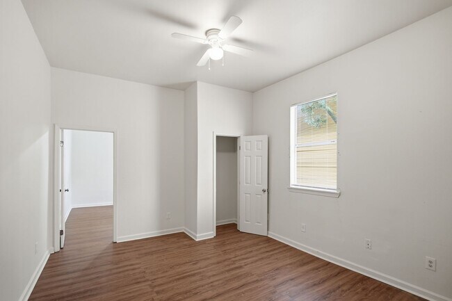Building Photo - 2522 N Prieur St