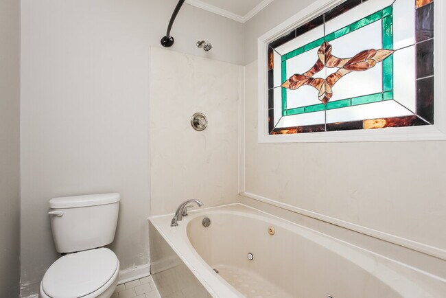 Building Photo - 8159 Creekside Cir N