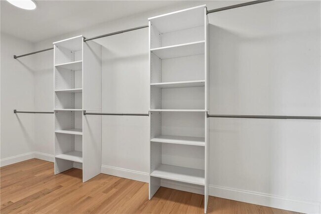 Building Photo - 95 Honeysuckle Rd