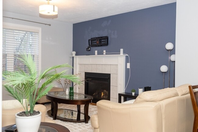 Building Photo - 129 Quinapoxet St