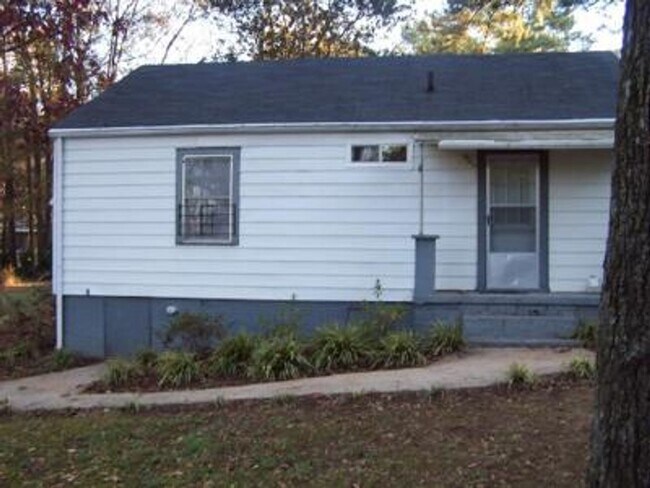 Building Photo - PRICE DROP! Quaint 2 Bedroom 1 Bath Home in Austell