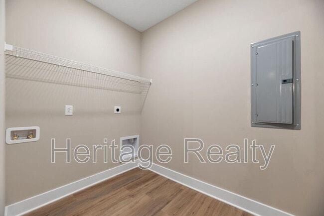 Building Photo - 7226 Sassafras Way