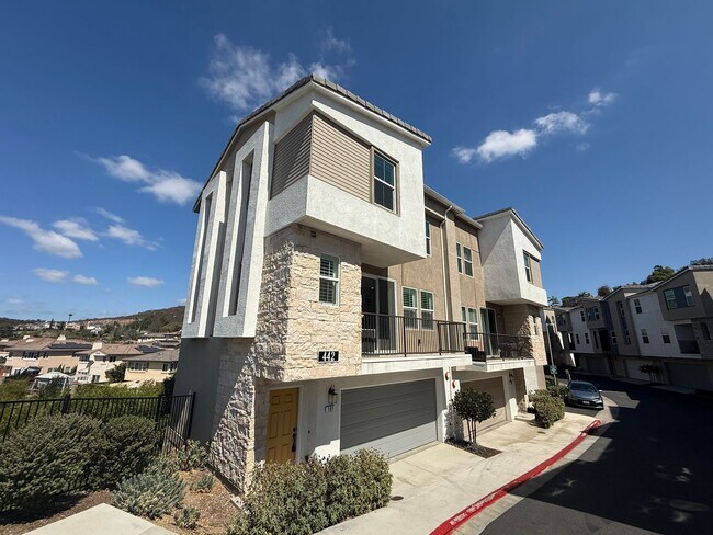 Primary Photo - Stunning 2B/2.5BA San Marcos Townhome with...