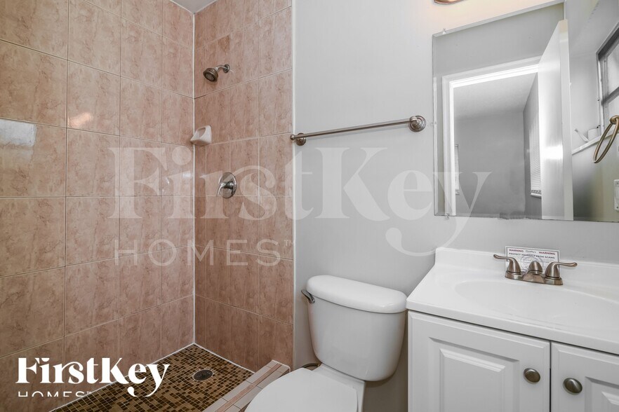 Building Photo - 161 NE 20th St