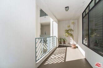 Building Photo - 5625 Playa Vista Dr