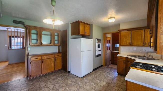 Building Photo - Darling 3 Bed 1.5 Bath 1 Car Garage in the Country Estates Addn Midwest City