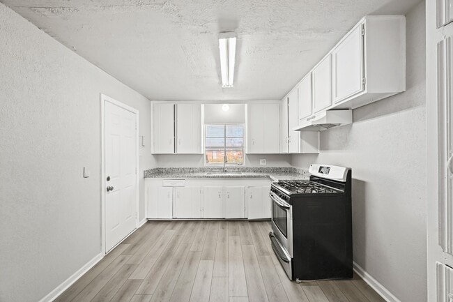 Building Photo - 8829 Woodlyn Rd