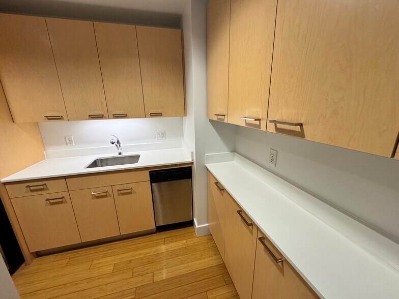 Building Photo - 1090 Boylston St