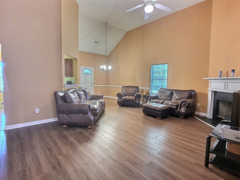 Building Photo - 1734 Spring Hill Cove
