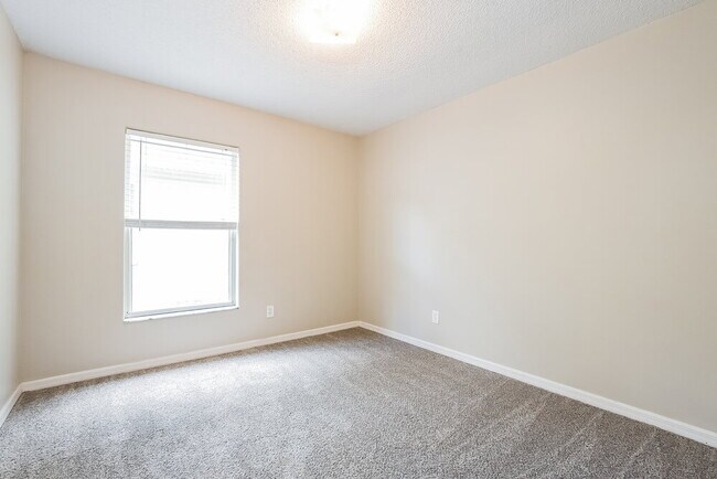 Building Photo - 13720 Meadowpark Ave