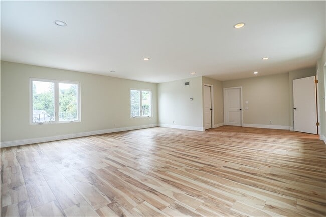 Building Photo - 16608 Park Ln Cir
