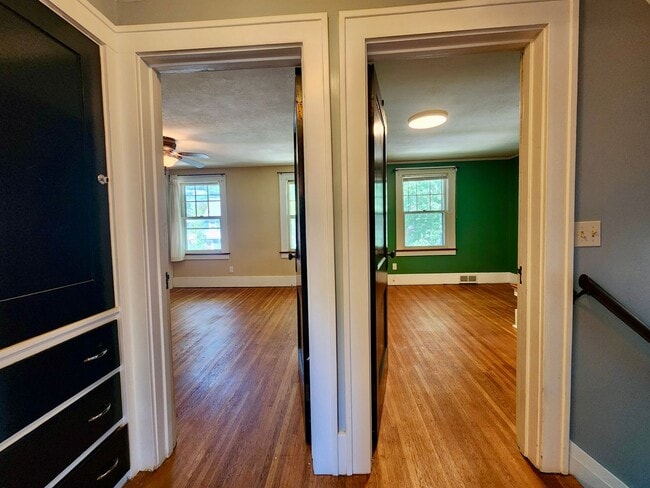 Building Photo - 3 bd 1 ba House | Charlotte | Off street P...