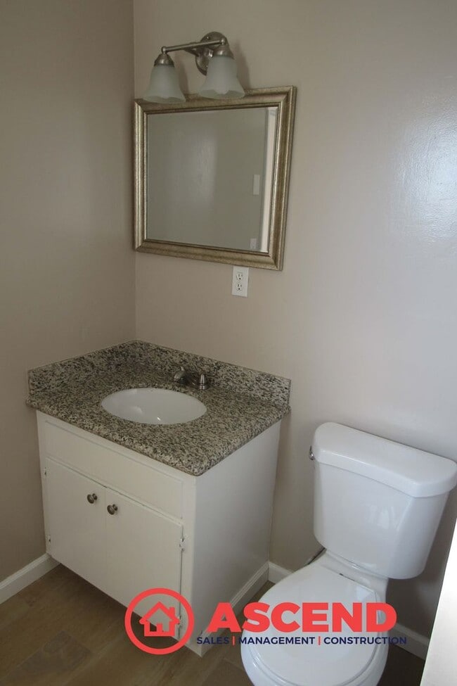 Building Photo - 2623 Van Buren Pl