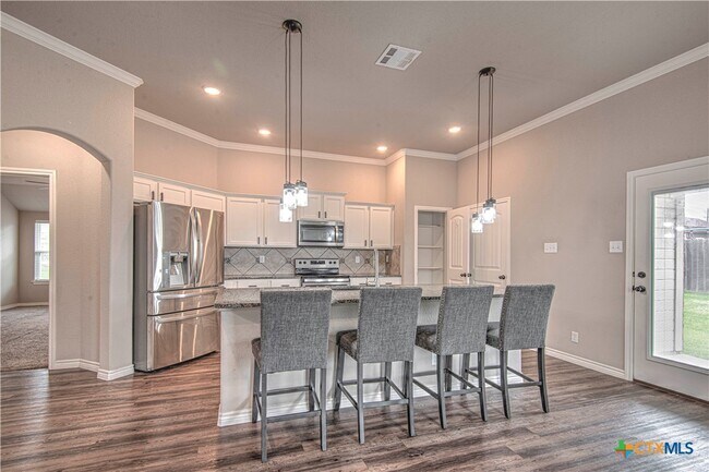 Building Photo - 802 Kendra Dr