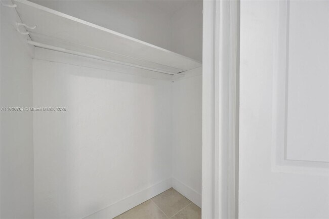 Building Photo - 550 NE 82nd Terrace