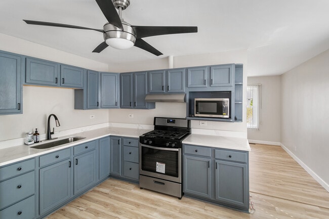 Building Photo - 215 E Maxon Ln