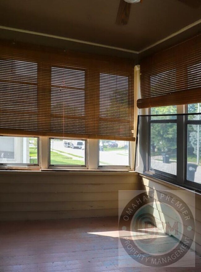 Building Photo - Comfortable 1 Bedroom/1 Bathroom/Aksarben-...