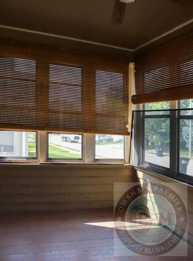 Building Photo - Comfortable 1 Bedroom/1 Bathroom/Aksarben-Elmwood Park