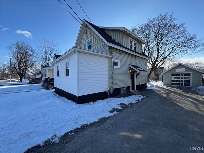 Building Photo - 110 Edgemere Rd