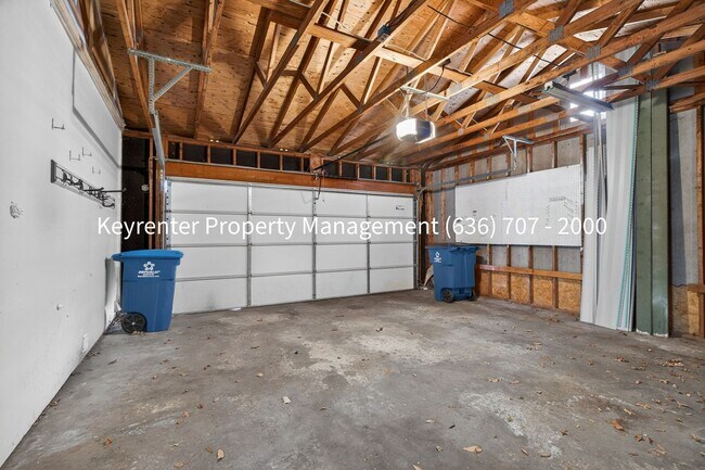 Building Photo - Spacious 3BR Home with Finished Basement in St. Charles