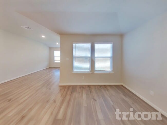 Building Photo - 13693 Paxton Blvd