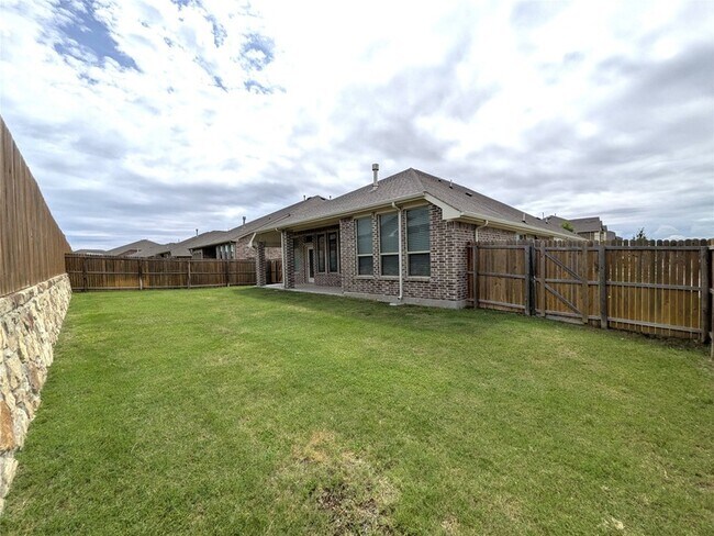 Building Photo - 14601 Little Water Dr