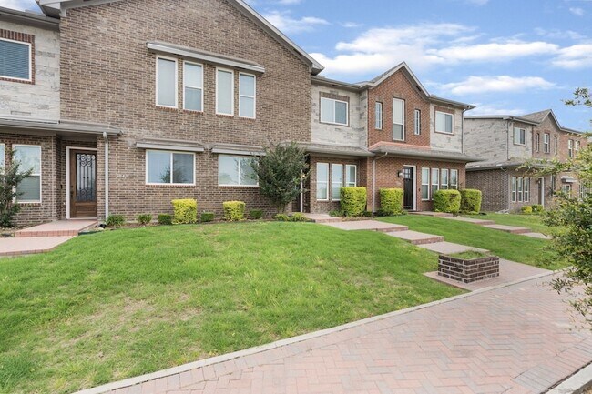 Building Photo - 5871 Rivendell Dr
