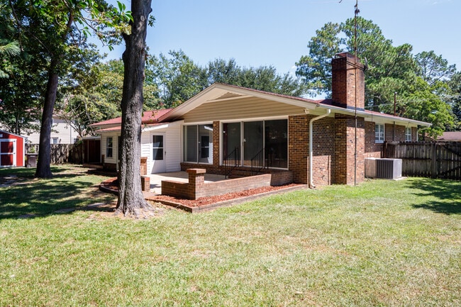 Building Photo - 606 Hilliard Dr