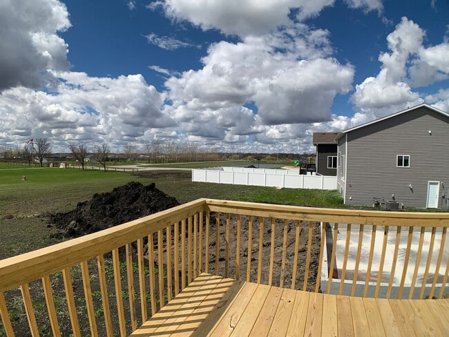 Building Photo - 3 Bed 2 Bath Single Family Home